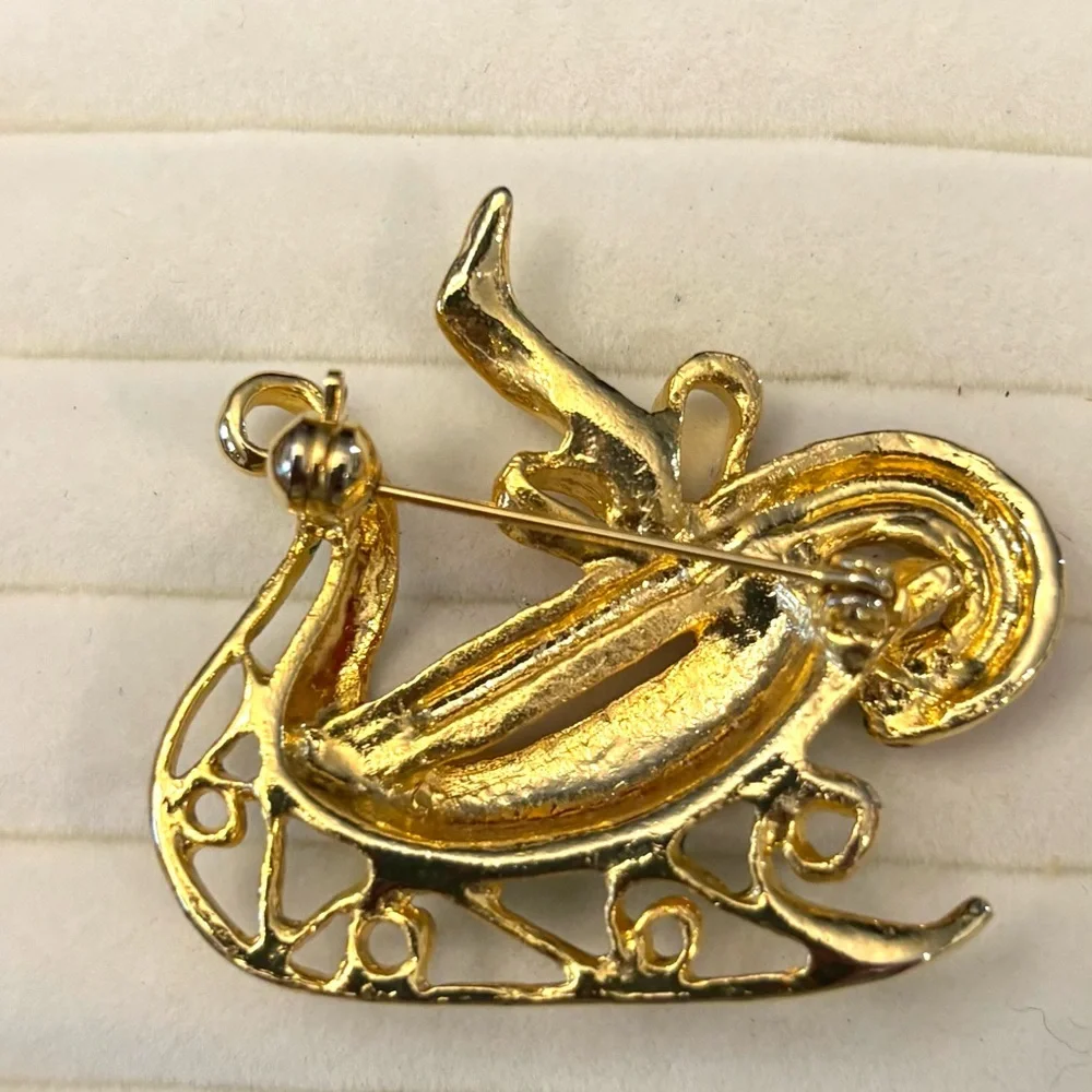 Vintage Christmas Brooch Gold Tone Green‎ Santa’s Sleigh Red Candy Cane Festive
